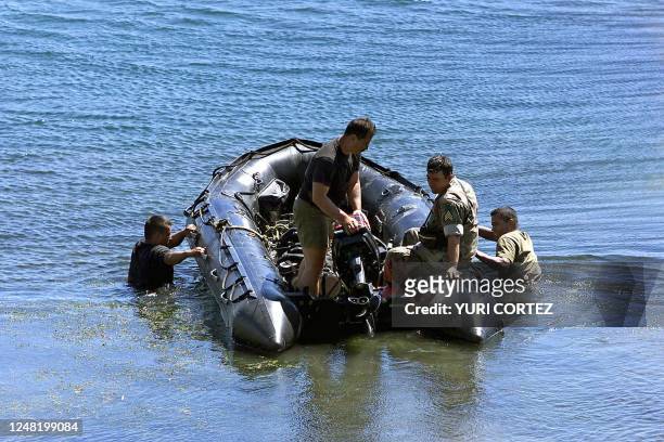 Special diving team searches for Alexis Cuba and Miguel Vargas, members of the Venezuelan crew team that dissapeared 20 November 2002 in Lake...