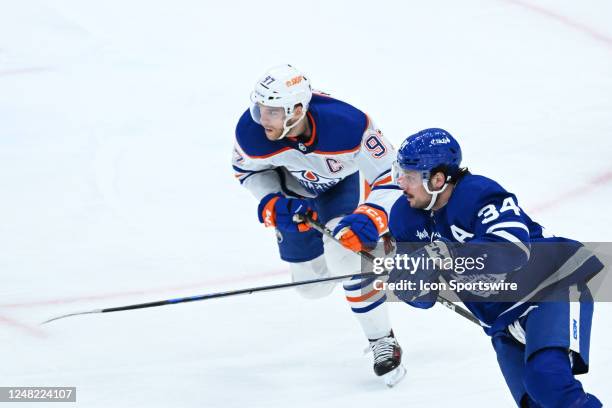 Toronto Maple Leafs center Auston Matthews and Edmonton Oilers center Connor McDavid track the play in the first period during the NHL regular season...