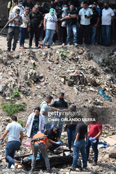 Graphic content / The body of a dead man is removed by forensic personnel after 24 hours on the waters of the Choluteca river awaiting identification...