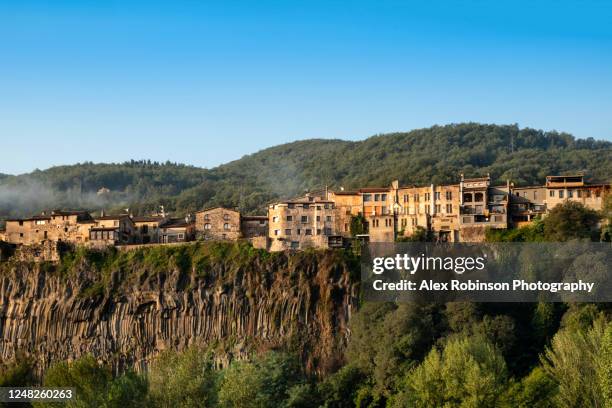 the mountain village of castellfollit de la roca in the pyrenees - castellfollit de la roca stock-fotos und bilder