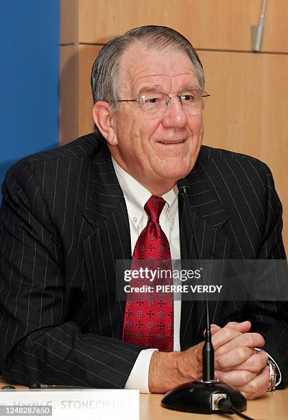 Bob Stonecipher 32 Harry C Stonecipher Stock Photos, High-Res Pictures, and Images ...