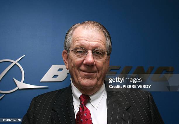 Bob Stonecipher 32 Harry C Stonecipher Stock Photos, High-Res Pictures, and Images ...