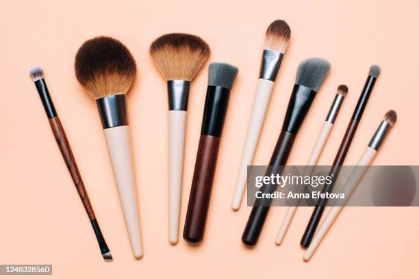 set of soft makeup brushes - pennello-da-trucco foto e immagini stock