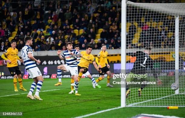 Yannick Deichmann of TSV 1860 Muenchen controls the ball during the News Photo - Getty Images