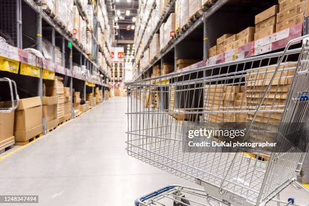 warehouse - megawinkel stockfoto's en -beelden