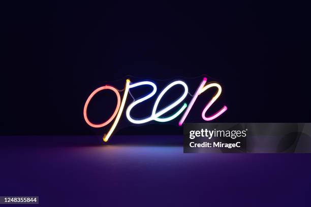 illuminated neon open sign - luce fluorescente foto e immagini stock