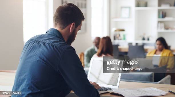 solo un altro giorno di lavoro come al solito - posteriore foto e immagini stock