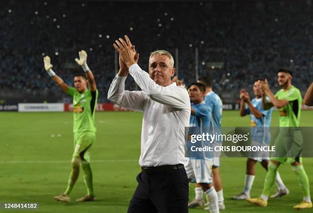 Sporting Cristal's Brazilian coach Tiago Nunes and players acknowledge the crowd after winning the Copa Libertadores third round second leg football...
