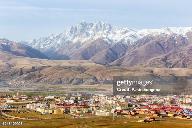 beautiful landscape snow mountain at sichuan province - plateau stock pictures, royalty-free photos & images