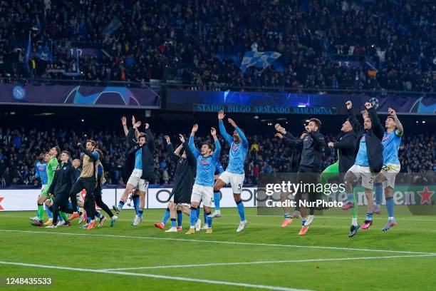 Players of SSC Napoli celebrate the victory at the end of the UEFA Champions League match round of 16 leg Two between SSC Napoli and Eintracht...