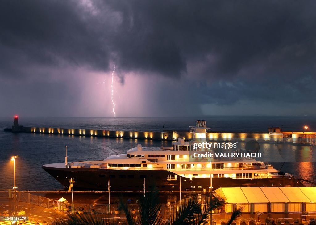 TOPSHOT-SUPER YACHT-FEATURE-WEATHER