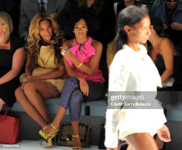 Beyonce Afro Photos and Premium High Res Pictures - Getty Images