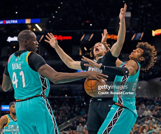 Kenneth Lofton of th#46 of the Memphis Grizzlies battles San Antonio Spurs Gorge Dieng and Dominick Barlow for a loose ball in the second half at...