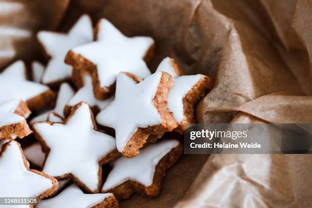 christmas cinnamon star cookies - baking cookies stock pictures, royalty-free photos & images