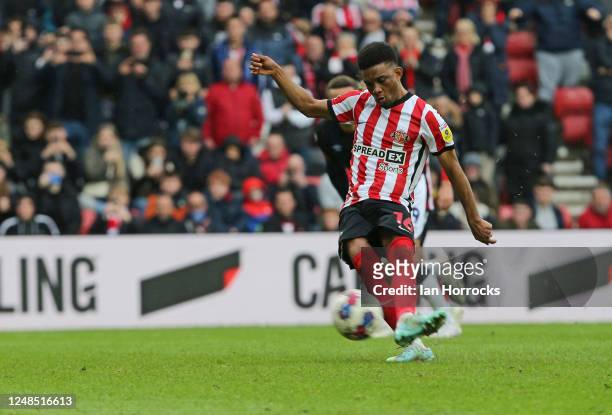 Amad Diallo of Sunderland scores a late equalising goal from the penalty spot during the Sky Bet Championship match between Sunderland and Luton Town...