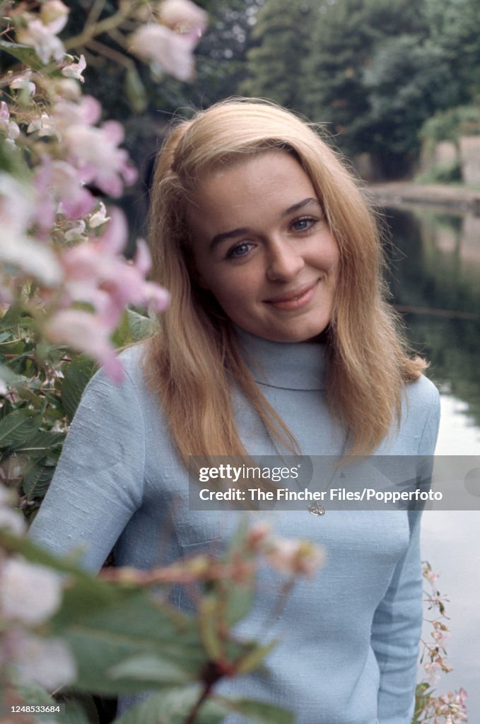 Irish Actress Sinead Cusack At Home In London Circa 1970 News Photo irish-actress-sinead-cusack-at-home-in-london-circa-1970-news-photo