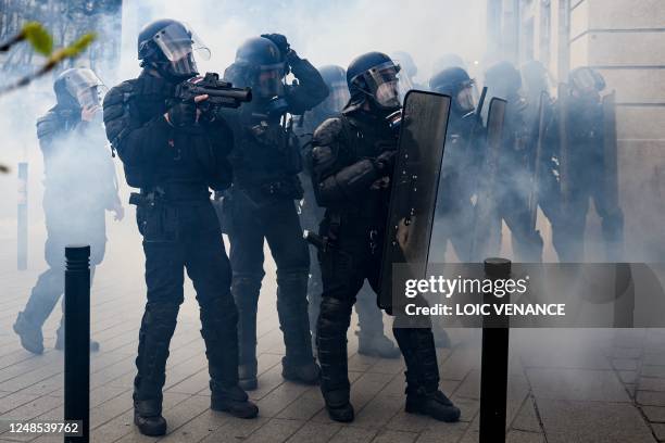Lbd Riot Gun 25,756 Ira Black Stock Photos, High-Res Pictures, and Images - Getty Images