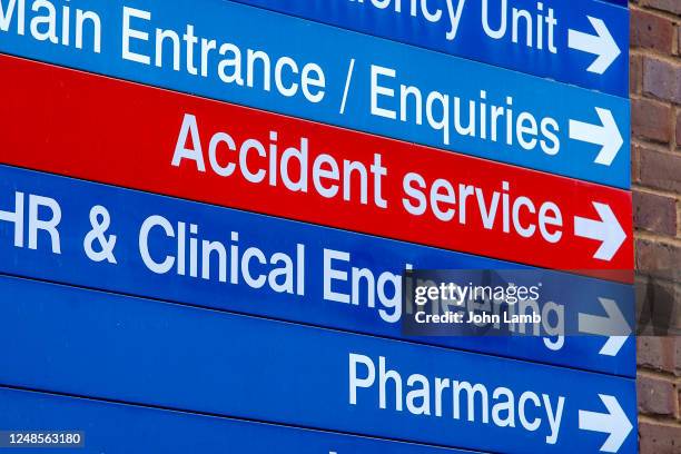 generic uk hospital department directions. - accident hospital stock pictures, royalty-free photos & images