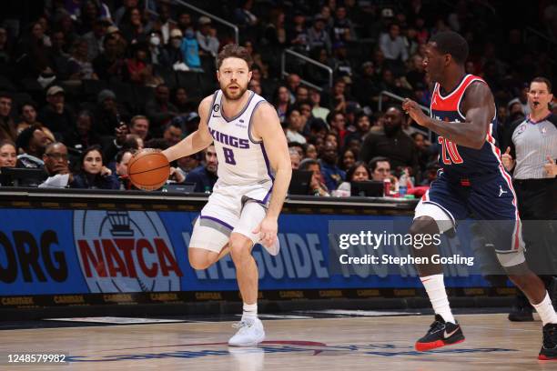 Matthew Dellavedova of the Sacramento Kings drives to the basket during the game against the Washington Wizards on March 18, 2023 at Capital One...