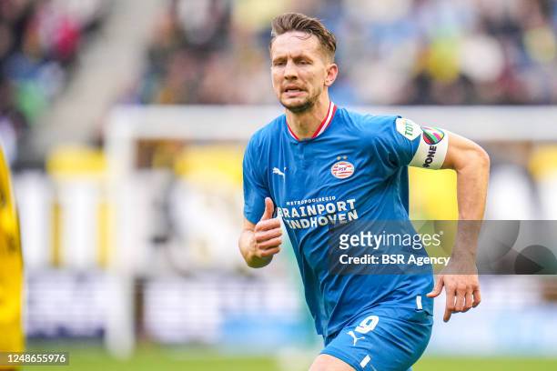 Luuk de Jong of PSV wears a #onelove captains band during the Eredivisie match between Vitesse and PSV at the GelreDome on March 19, 2023 in Arnhem,...