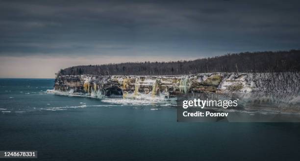 winter at pictured rocks - lake superior stock pictures, royalty-free photos & images