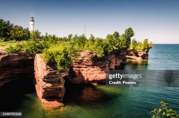 devils island lighthouse at apostle islands - wisconsin stock-fotos und bilder