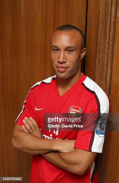 Mikel Silvestre signs for Arsenal in the boardroom at Highbury House on August 20, 2008 in London, England.