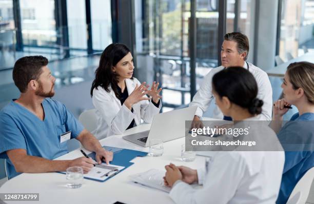 multidisciplinary meetings make for a more thorough diagnosis - reunião imagens e fotografias de stock