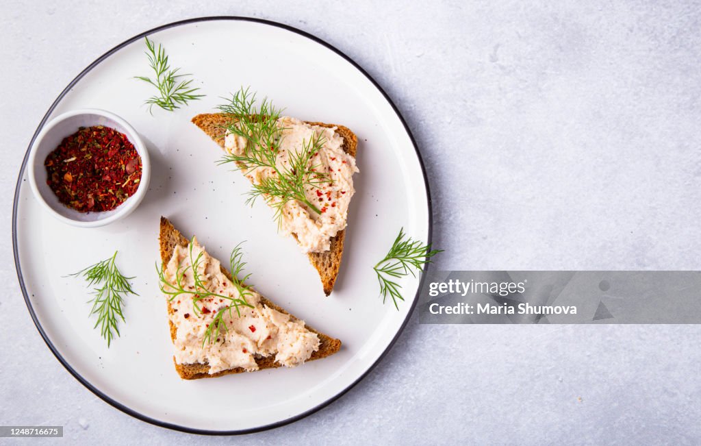 Open sandwiches with smoked salmon pate, overhead shot