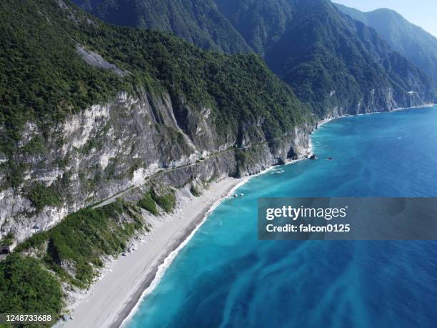 suhua highway and chingshui cliffs in taiwan - hualien county 個照片及圖片檔