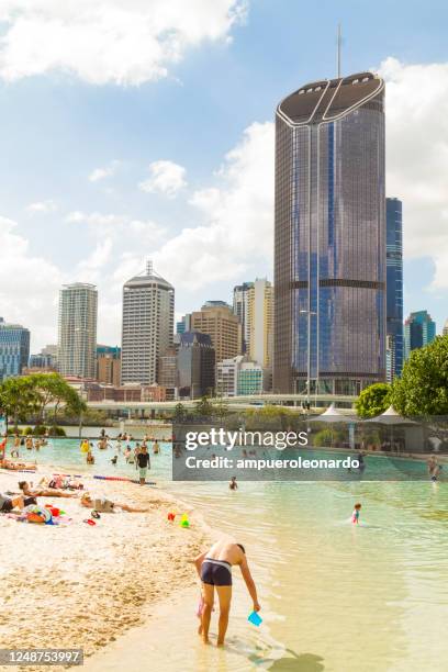 brisbane artificial street beach and pool, south bank parkland, brisbane, queensland, australia - brisbane beach stock pictures, royalty-free photos & images