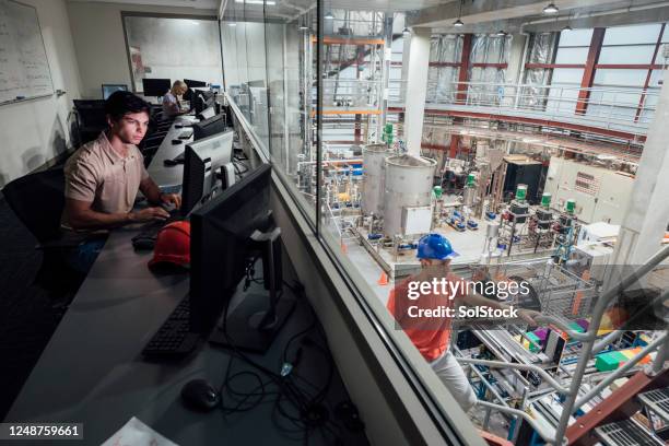 explorar la energía térmica - planta de agua fotografías e imágenes de stock