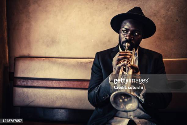 de trompettist - blues stockfoto's en -beelden