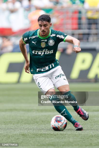 Joaquin Piquerez of Palmeiras runs with the ball during a match between Palmeiras and Ituano as part of Semi-finals of Campeonato Paulista at Allianz...