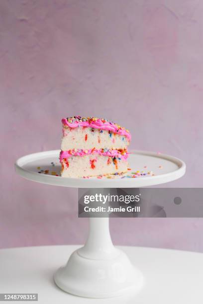 slice of festive cake on cake stand - cakestand stock-fotos und bilder