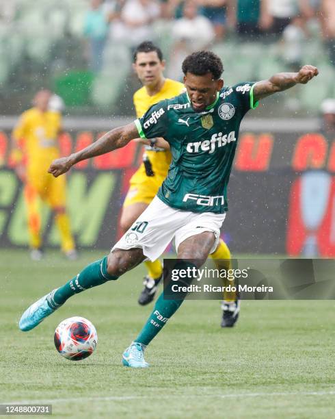 Jailson of Palmeiras makes an attempt on target during a match between Palmeiras and Ituano as part of Semi-finals of Campeonato Paulista at Allianz...