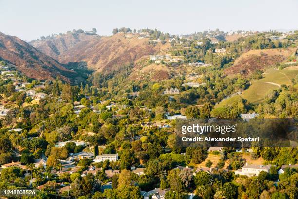 residential houses on the hills in bel air neighborhood, los angeles, california, usa - montañas de santa mónica fotografías e imágenes de stock