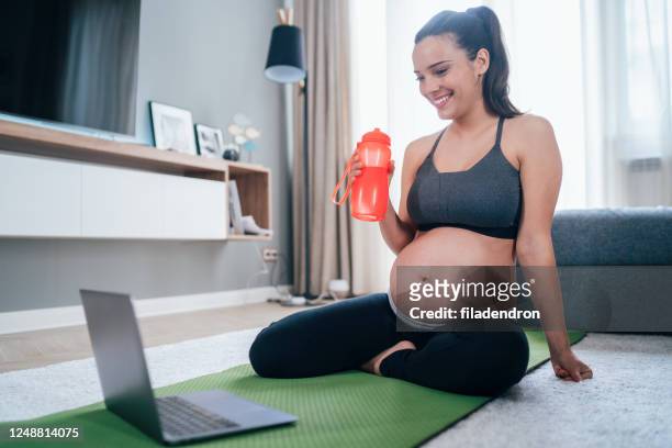 pregnant women doing yoga - prenatal care stock pictures, royalty-free photos & images