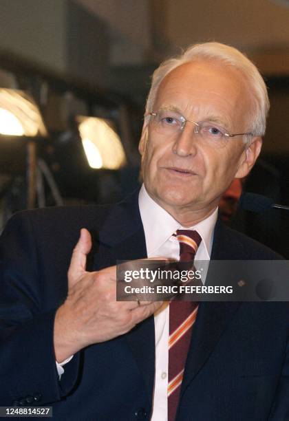 Edmund Stoiber, CDU-CSU chancellor candidate answers to journalists' questions during a press conference 19 September 2002 in Schwerin three days...