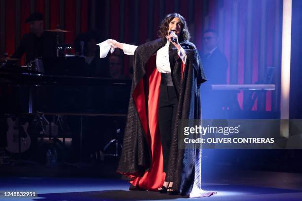 Actress and singer Idina Menzel performs onstage during the 24th Annual Mark Twain Prize For American Humor at the John F. Kennedy Center for the...