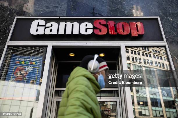 Gamestop Sing Led 1,764 Gamestop Corporation Photos Stock Photos, High-Res Pictures, and ...
