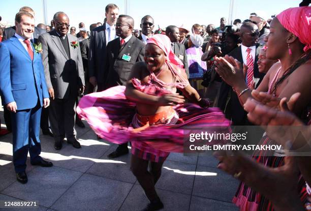 Russian President Dmitry Medvedev and Namibian President Hifikepunye Lucas Pohamba watch traditional Namibian dancers as part of a welcoming ceremony...