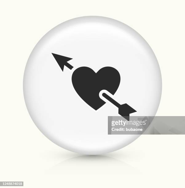 illustrations, cliparts, dessins animés et icônes de coeur percé avec une icône d’amour de flèche - piercing