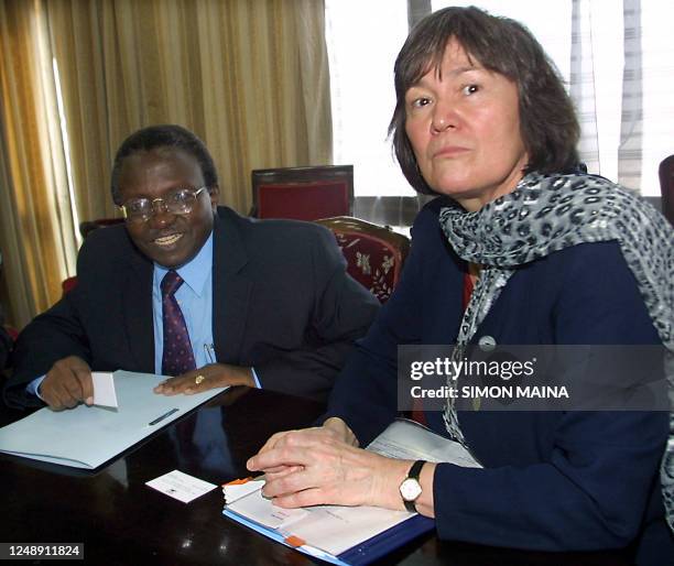 The United Kingdom's International Development Secretary Clare Short poses with Kenya's Finance Minister David Mwiraria 21 January 2003 following a...