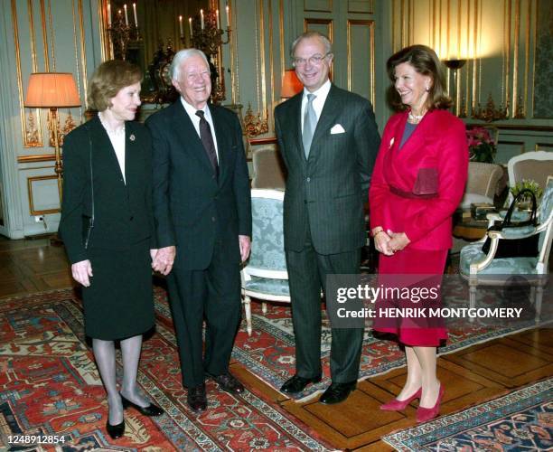 Nobel Peace Prize laureate Jimmy Carter and his wife Rosalynn with Swedish King Carl Gustaf and Queen Silvia at the Royal Palace in Stockholm, 12...