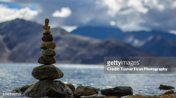 life motivation leh ladakh - pangong lake stockfoto's en -beelden