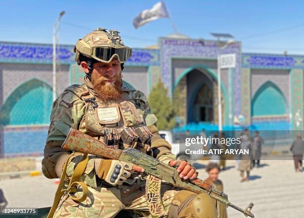 Talib Guard 101,039 Taliban Photos & High Res Pictures - Getty Images