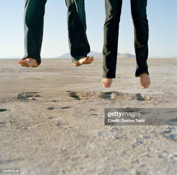Jumping Foot Spring Jump Feet Together Fotografías e imágenes de stock - Getty Images
