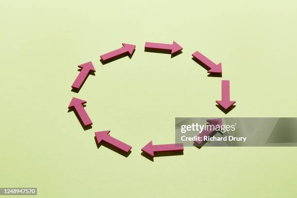 a group of arrows arranged in a circle with one moving in the opposite direction - arrows in a circle stock pictures, royalty-free photos & images