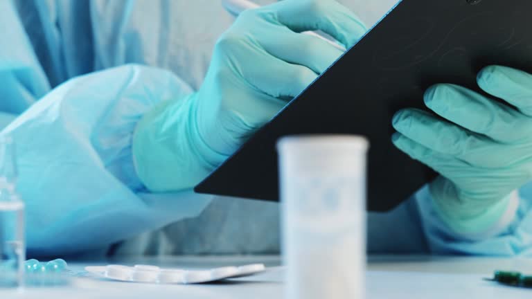 https://media.gettyimages.com/id/1248948268/video/covid-19-outbreak-medication-treatment-doctor.jpg?b=1&s=640x640&k=20&c=2Aw6dQS-uKPySTZBDB1qEjCLI_LfNgedCjH509ieOYU=